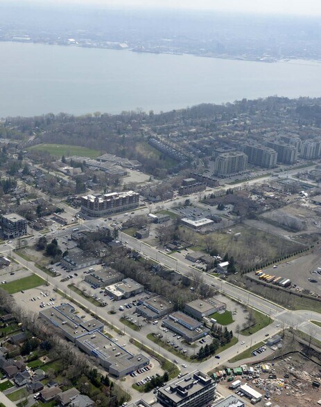 1062-1074 Cooke Blvd, Burlington, ON à vendre - Photo de l’immeuble – Image 1 sur 4