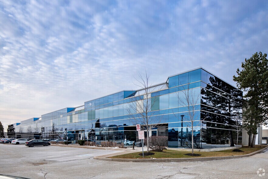 2425 Skymark Ave, Mississauga, ON à louer - Photo principale – Image 1 sur 6
