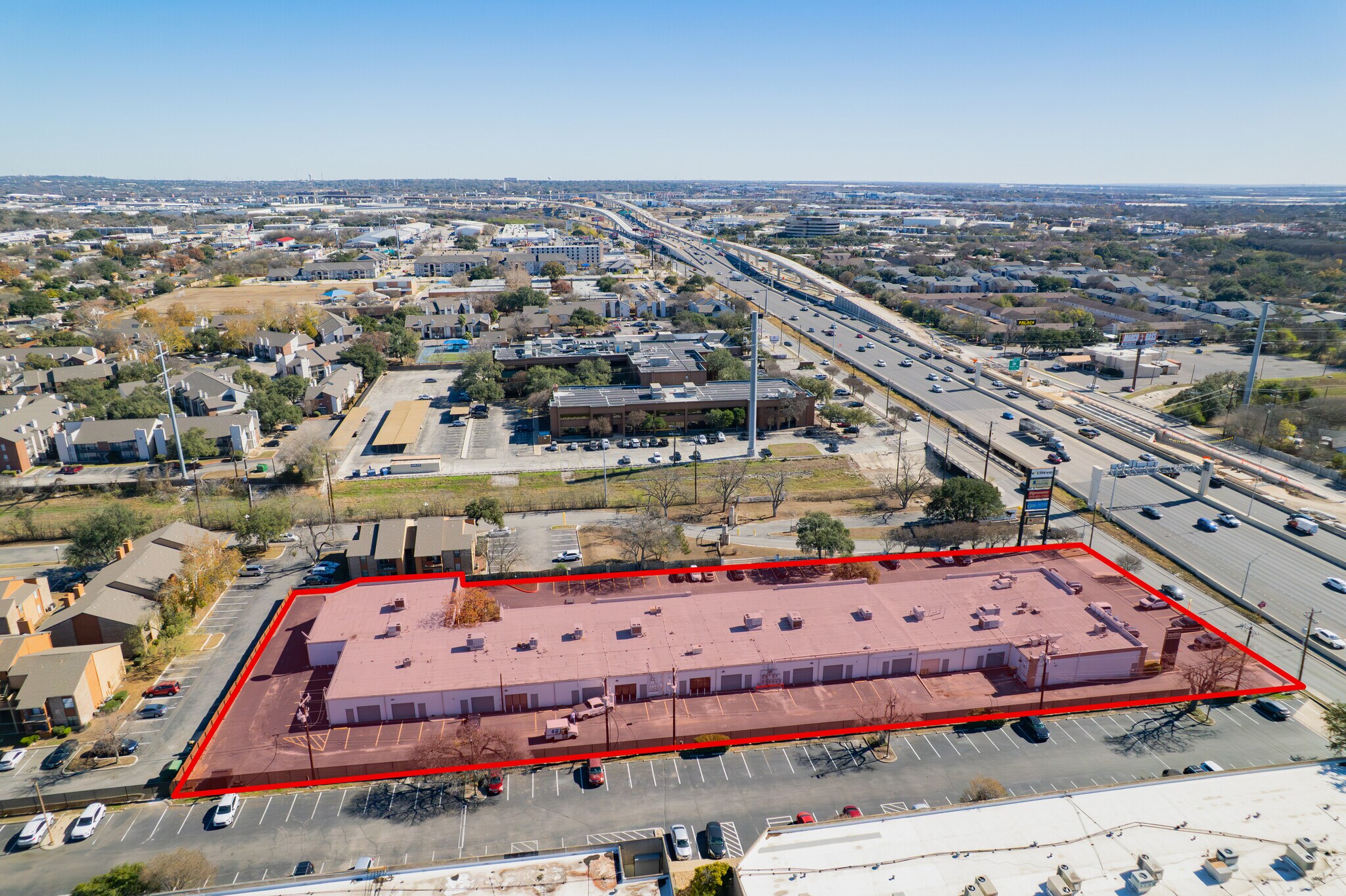 2411 NE Loop 410, San Antonio, TX à louer Photo principale– Image 1 sur 14