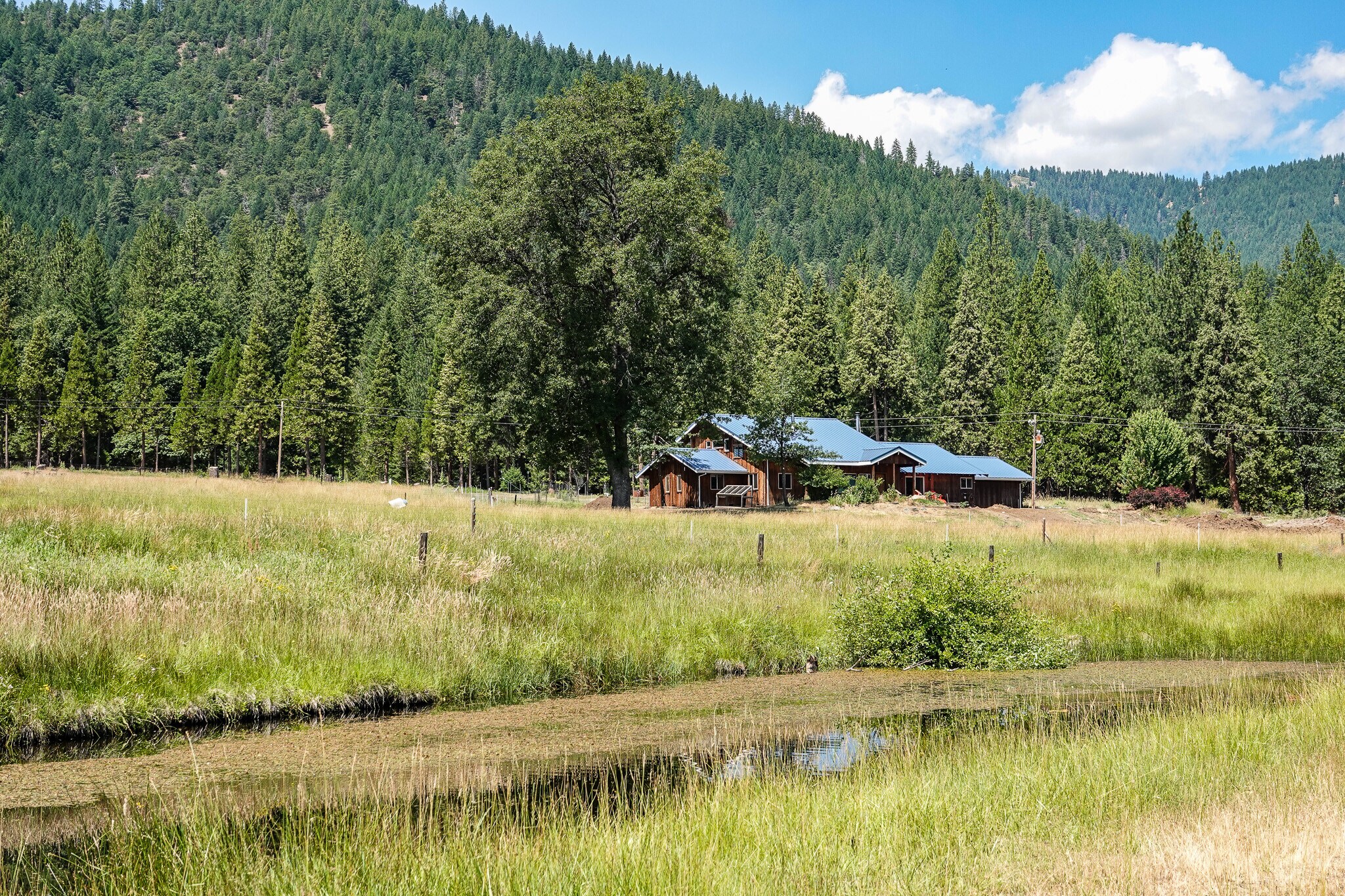 6132 Mill Creek Rd, Fort Jones, CA à vendre Photo principale– Image 1 sur 91