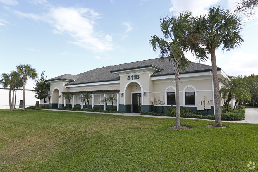 8118 118th Ave N, Largo, FL à vendre - Photo principale – Image 1 sur 10