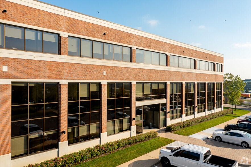 17440 College Pky, Livonia, MI à louer - Photo de l’immeuble – Image 3 sur 15