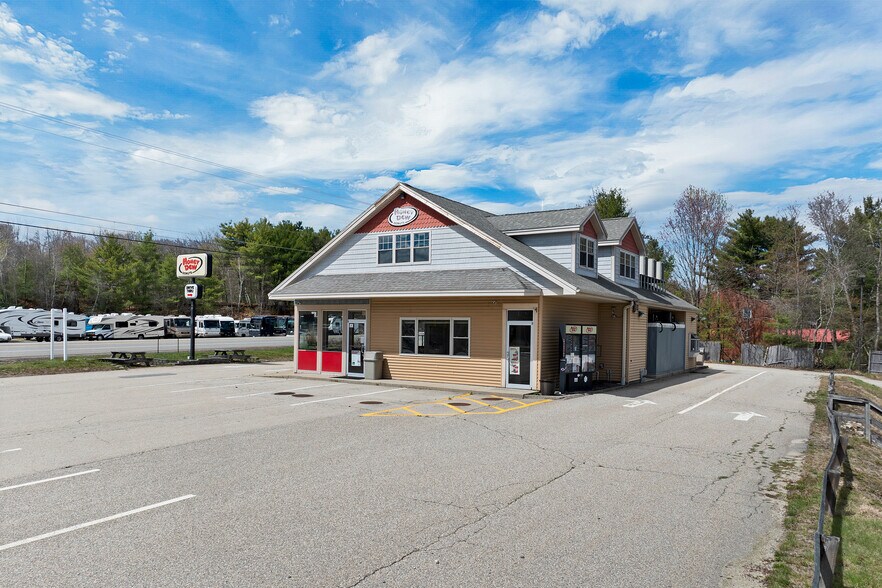 471 Route 11, Farmington, NH à vendre - Photo de l’immeuble – Image 2 sur 76