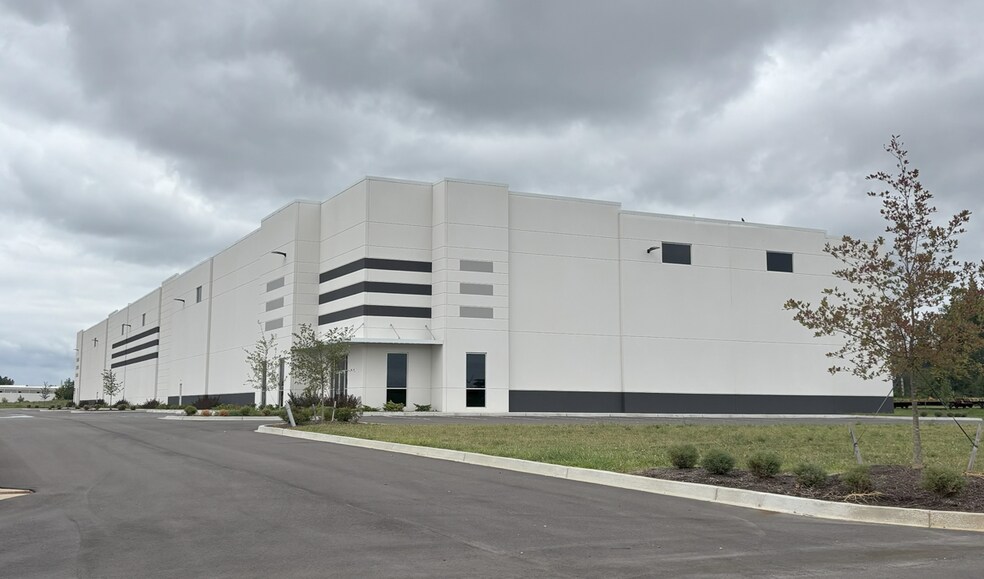 230 Paul Garrett Ave, Jeffersonville, IN à louer - Photo de l’immeuble – Image 1 sur 1