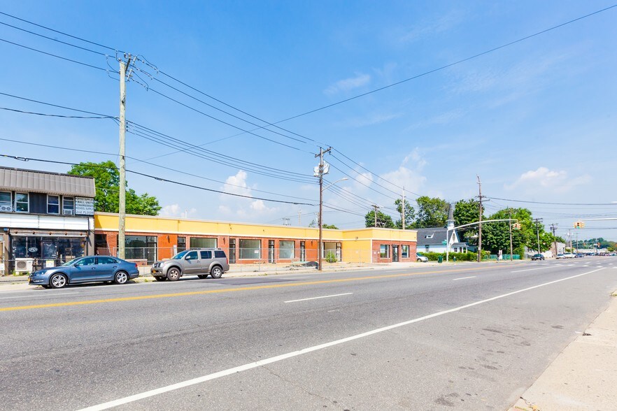 163-175 Nassau Rd, Roosevelt, NY à vendre - Photo de l’immeuble – Image 3 sur 7