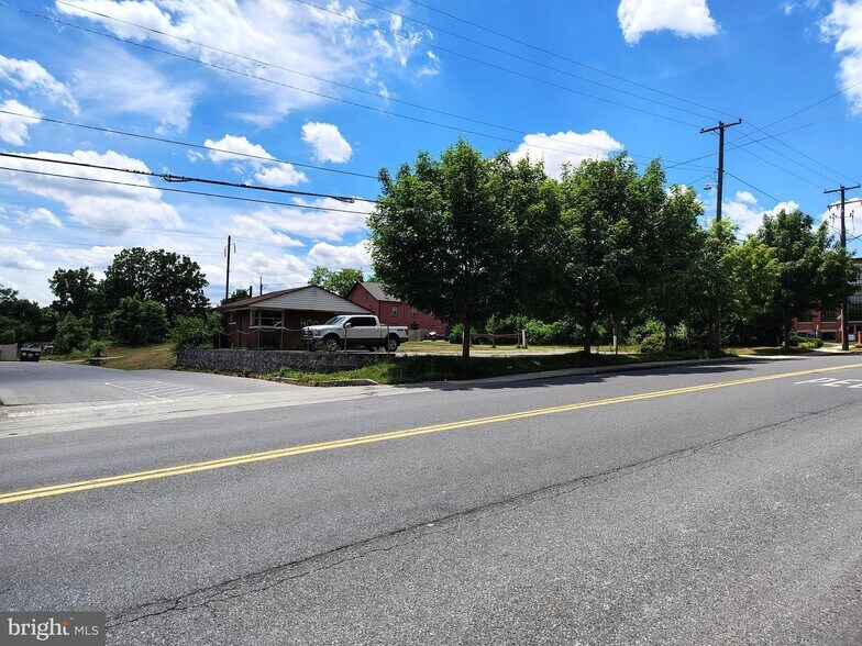 400 E Main St, Mount Joy, PA à vendre - Photo de l’immeuble – Image 3 sur 10