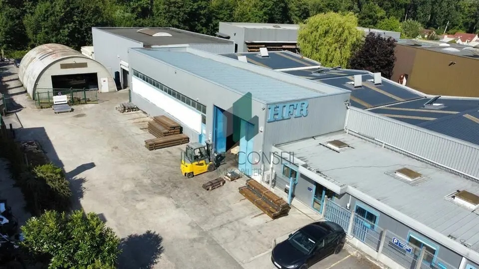 Local d'activités dans Presles à vendre - Photo de l’immeuble – Image 1 sur 12