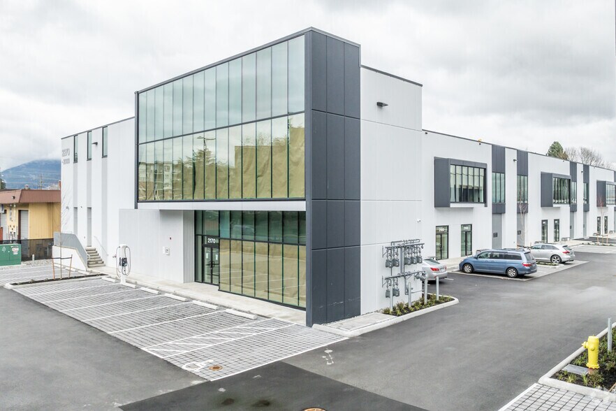 2270 Tyner St, Port Coquitlam, BC à louer - Photo de l’immeuble – Image 2 sur 7