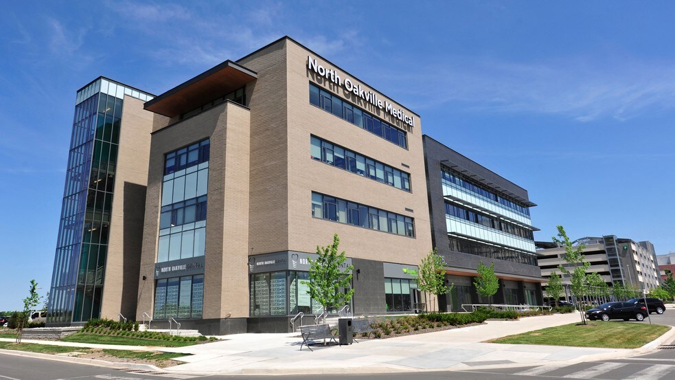 3075 Hospital Gate, Oakville, ON à louer - Photo de l’immeuble – Image 2 sur 15