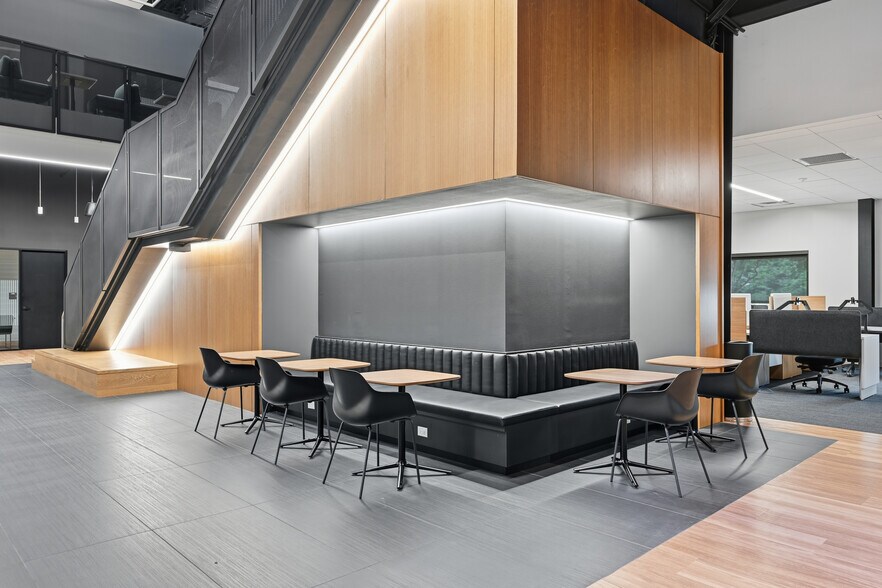 15505 Wright Brothers Dr, Addison, TX à louer - Photo intérieure – Image 2 sur 18