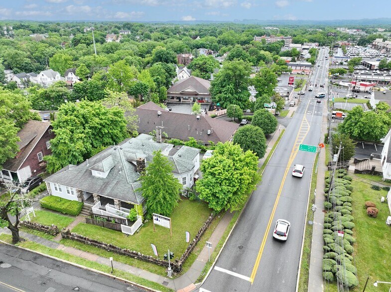 22 S Madison Ave, Spring Valley, NY à vendre - Photo de l’immeuble – Image 1 sur 107