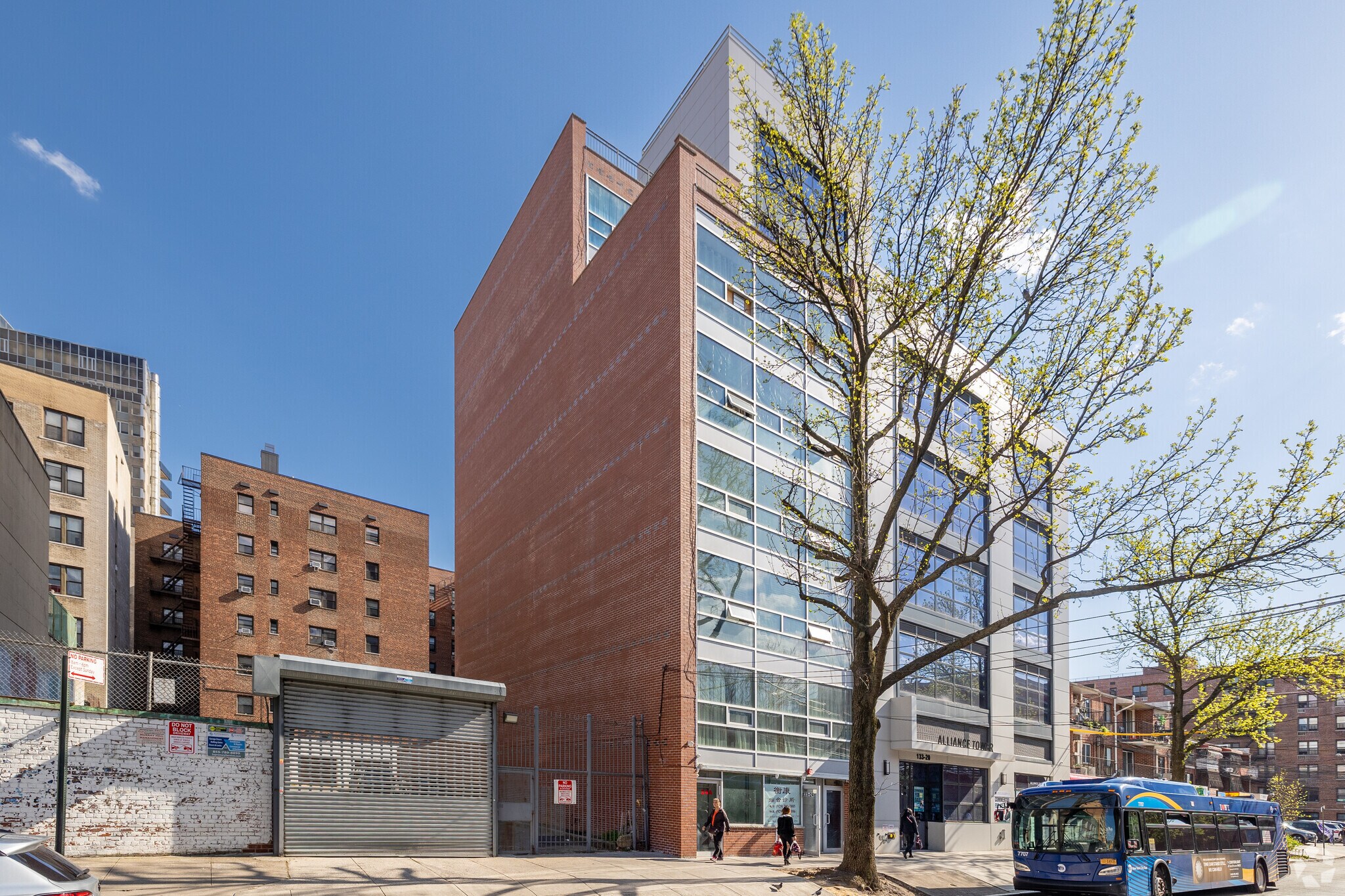 13324 41st Rd, Flushing, NY à vendre Photo de l’immeuble– Image 1 sur 9