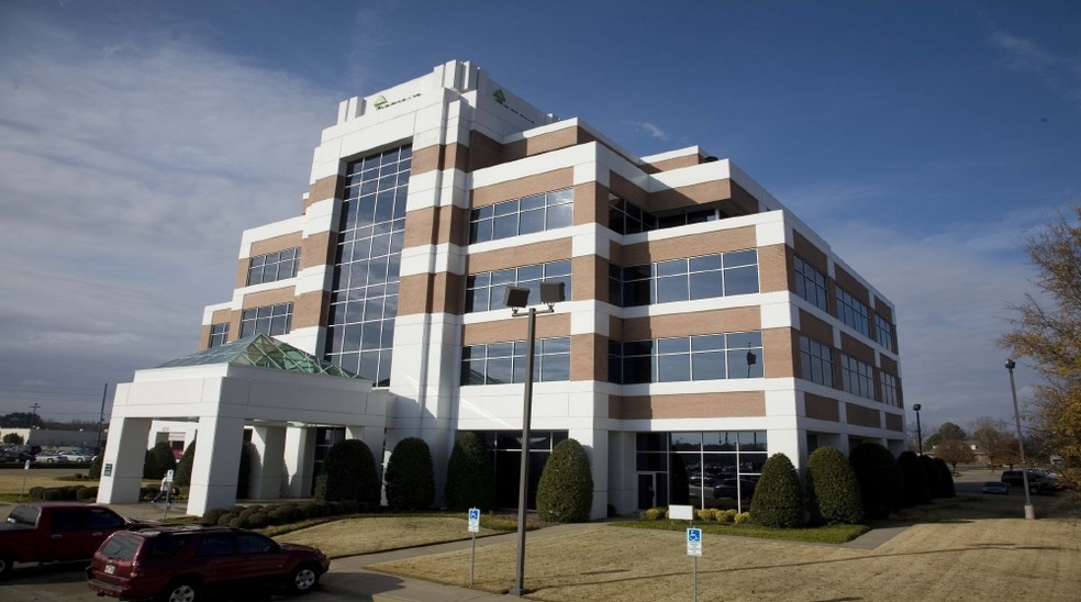 2400 E Highland Dr, Jonesboro, AR à vendre - Photo principale – Image 2 sur 11
