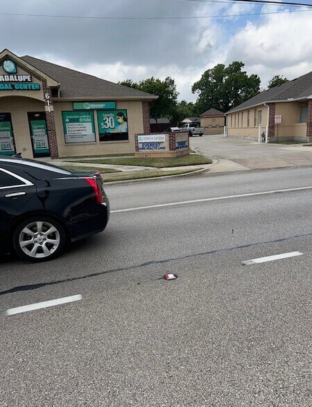 611 N Macarthur Blvd, Irving, TX à vendre - Photo de l’immeuble – Image 3 sur 14