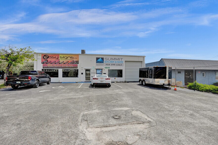 4840-4860 N Dixie Hwy, Oakland Park, FL à vendre - Photo de l’immeuble – Image 2 sur 25