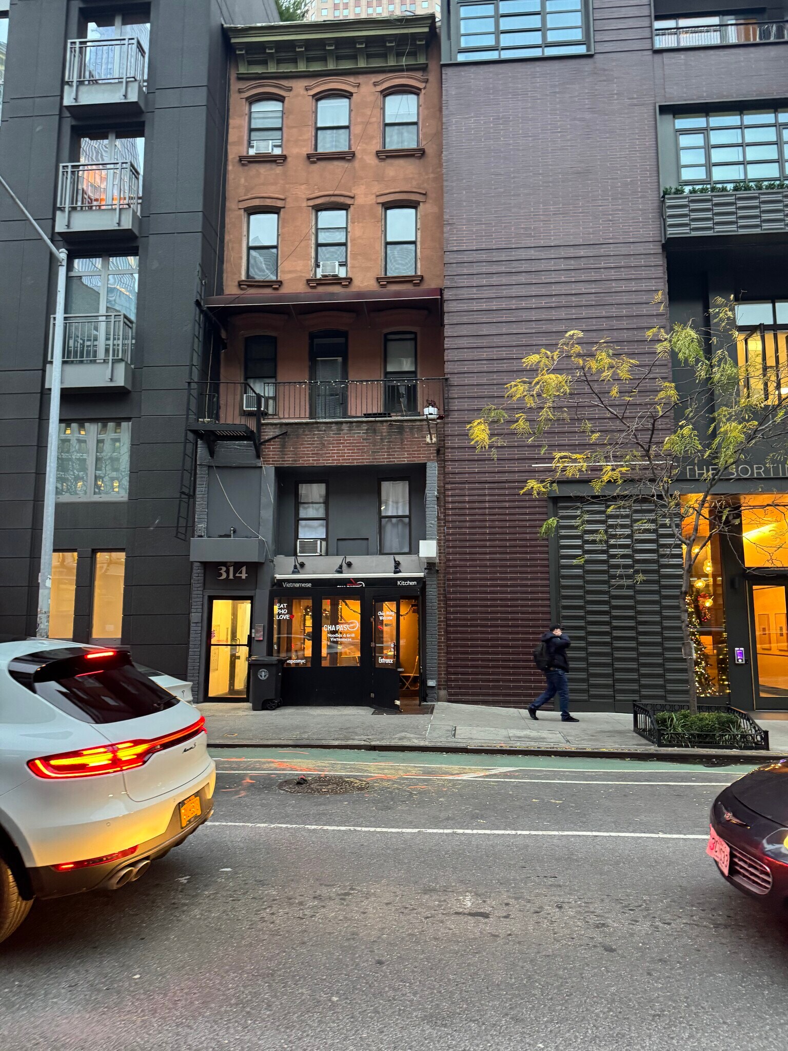314 W 52nd St, New York, NY à vendre Photo de l’immeuble– Image 1 sur 24