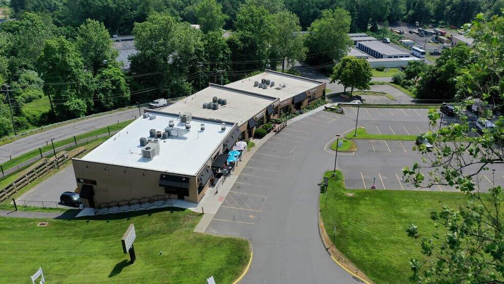 355 Federal Rd, Brookfield, CT à vendre - Photo de l’immeuble – Image 3 sur 14