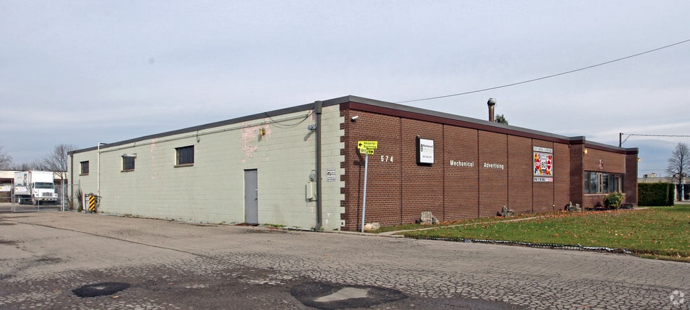 574 Wentworth St E, Oshawa, ON à vendre - Photo principale – Image 1 sur 3