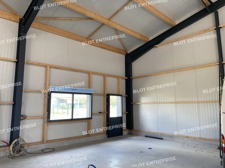 Local d’activités dans Évran à louer - Photo de l’immeuble – Image 2 sur 4