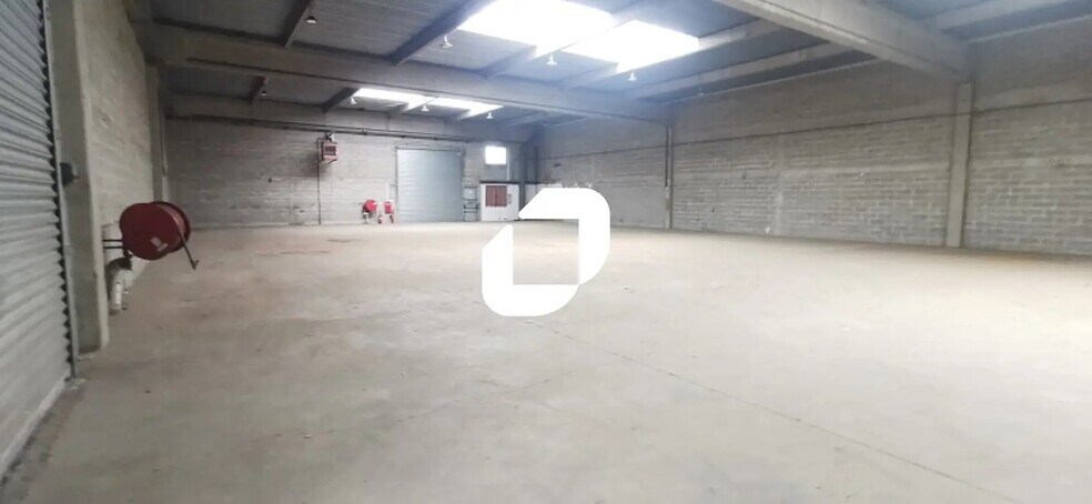 Local d’activités dans Lagny-sur-Marne à louer - Photo de l’immeuble – Image 1 sur 4