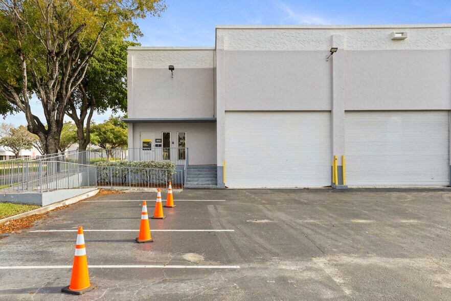 1800-1890 NW 82nd Ave, Doral, FL à louer - Photo de l’immeuble – Image 2 sur 8