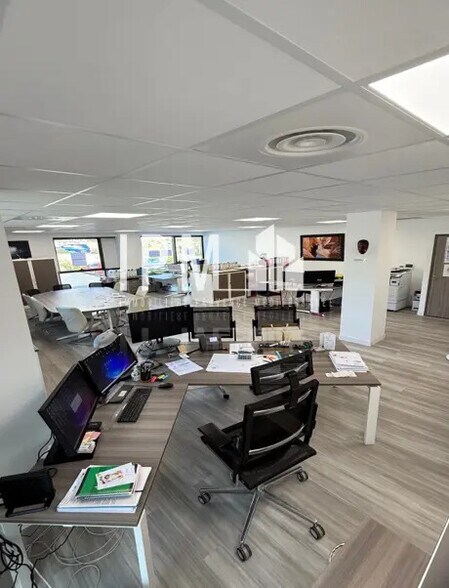 Bureau dans La Ciotat à louer - Photo intérieure – Image 2 sur 6