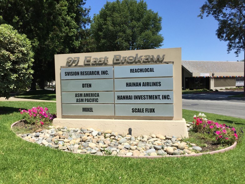 97 E Brokaw Rd, San Jose, CA à louer - Photo de l’immeuble – Image 3 sur 13