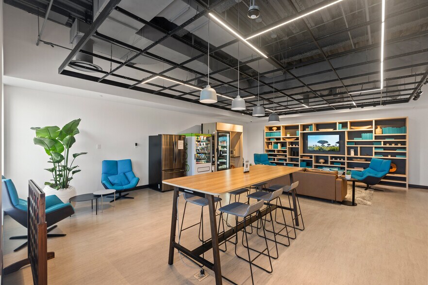 9725 NW 117th Ave, Miami, FL à louer - Photo intérieure – Image 3 sur 28