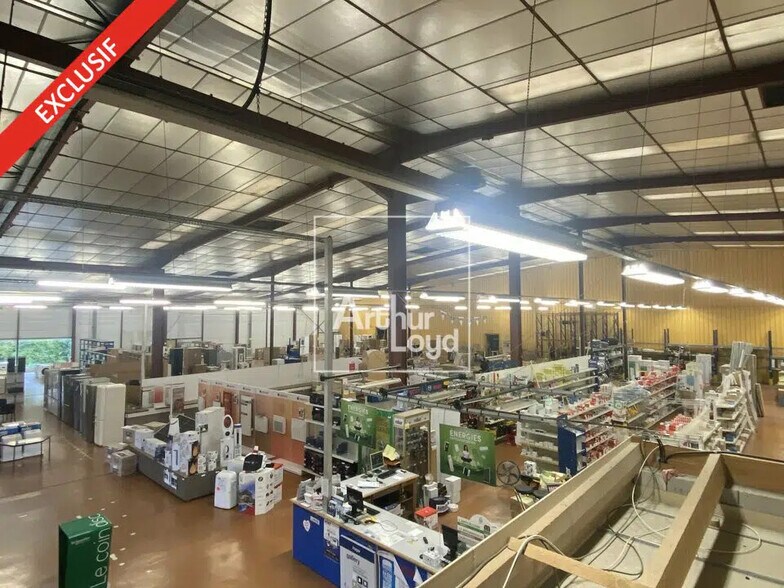 Local d'activités dans La Grande-Paroisse à vendre - Photo de l’immeuble – Image 1 sur 4