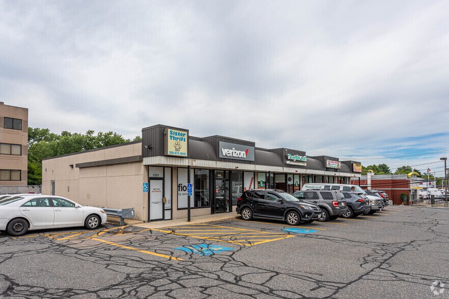 1237-1249 Worcester Rd, Framingham, MA à louer - Photo de l’immeuble – Image 2 sur 4