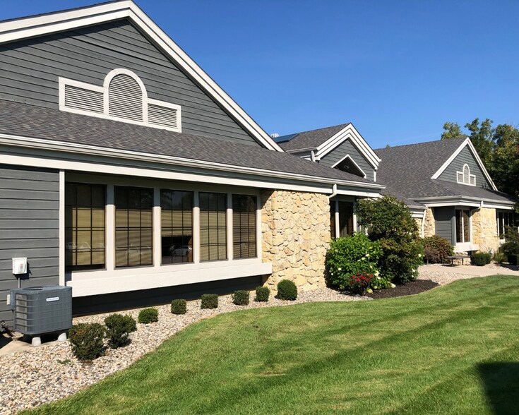409 E Cook Rd, Fort Wayne, IN à louer - Photo de l’immeuble – Image 2 sur 14