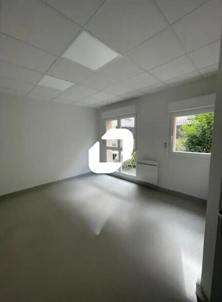 Bureau dans Bussy-Saint-Georges à louer - Photo de l’immeuble – Image 3 sur 7