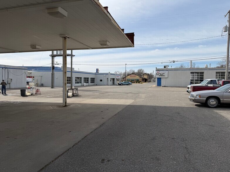 206 N Seneca St, Wichita, KS à vendre - Photo de l’immeuble – Image 3 sur 4