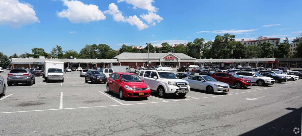 23 Quaker Ridge Rd, New Rochelle, NY à louer - Photo principale – Image 1 sur 5