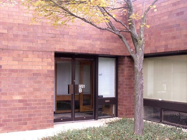 951 N Plum Grove Rd, Schaumburg, IL à vendre - Photo de l’immeuble – Image 3 sur 83
