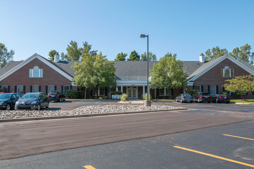 2379 Woodlake Dr, Okemos, MI à louer - Photo de l’immeuble – Image 2 sur 4