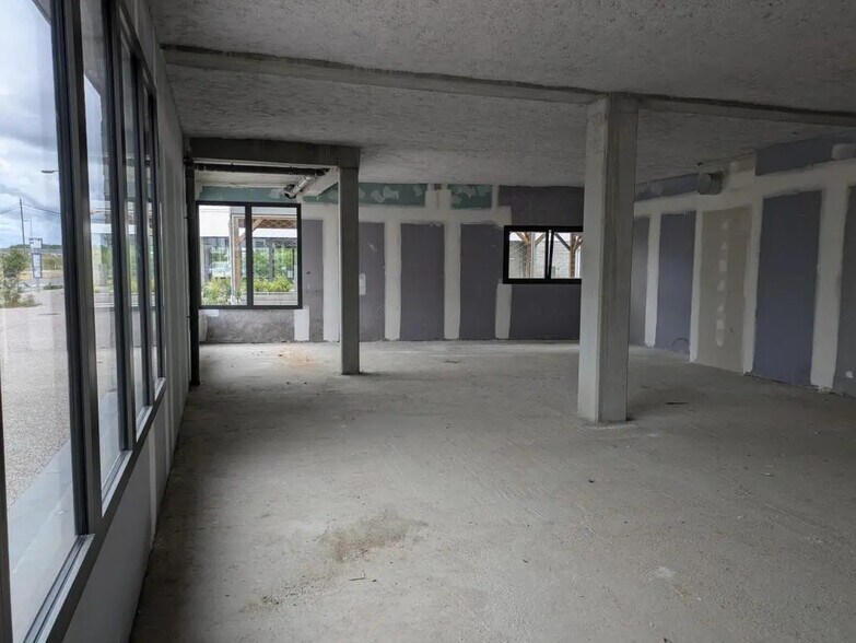 Local commercial dans Épron à vendre - Photo intérieure – Image 3 sur 4