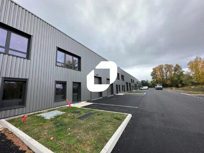 Plus de détails pour 225 Avenue Des Marronniers, Bourgoin-Jallieu - Bureau, Local d'activités à louer
