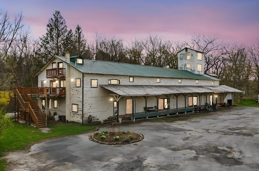 125 Cayuga Street Ext, Trumansburg, NY à vendre - Photo principale – Image 1 sur 57
