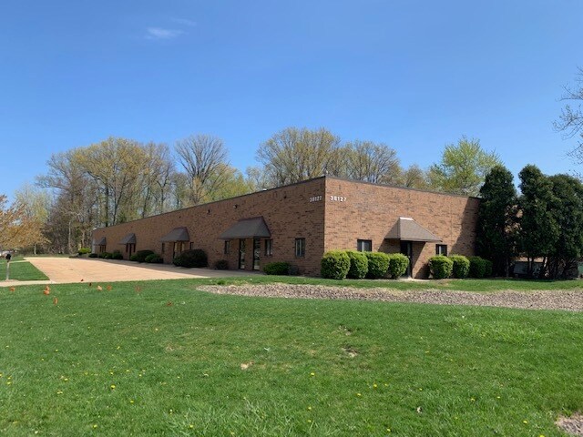 38127 Willoughby Pky, Willoughby, OH à louer - Photo de l’immeuble – Image 1 sur 1