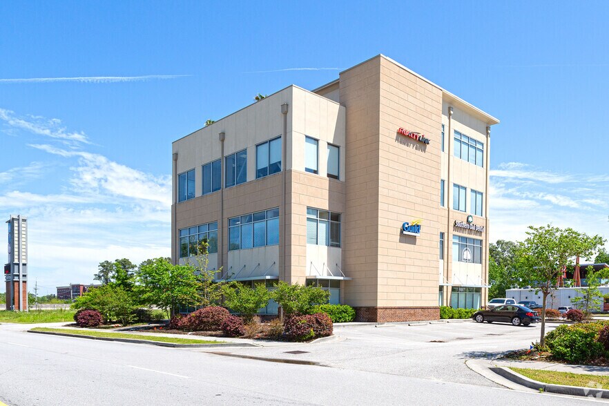 4921 Centre Pointe Dr, North Charleston, SC à louer - Photo de l’immeuble – Image 1 sur 16