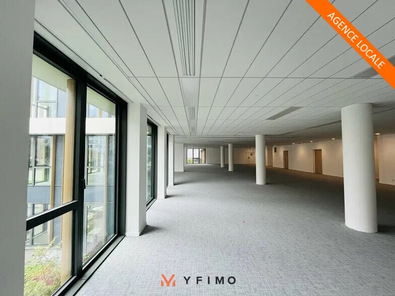 Local d’activités dans Montigny-le-Bretonneux à louer - Photo de l’immeuble – Image 2 sur 10