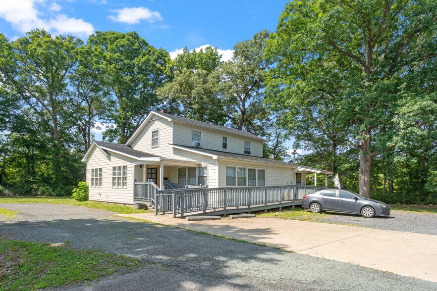 2781 W Bottom Rd, Fork Union, VA à vendre - Photo de l’immeuble – Image 2 sur 2