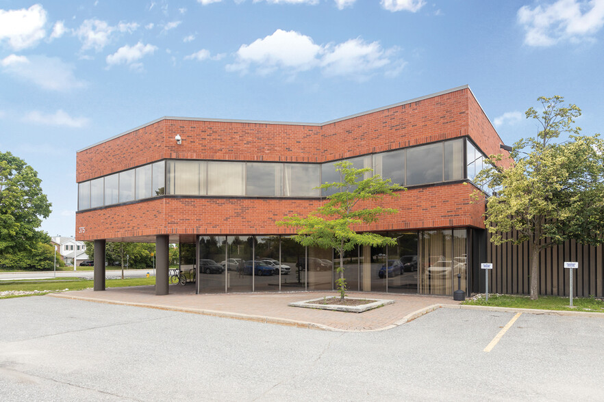 603 March Rd, Ottawa, ON à louer - Photo de l’immeuble – Image 1 sur 17