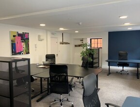 45 Guildford St, Chertsey à louer Photo intérieure– Image 1 sur 1