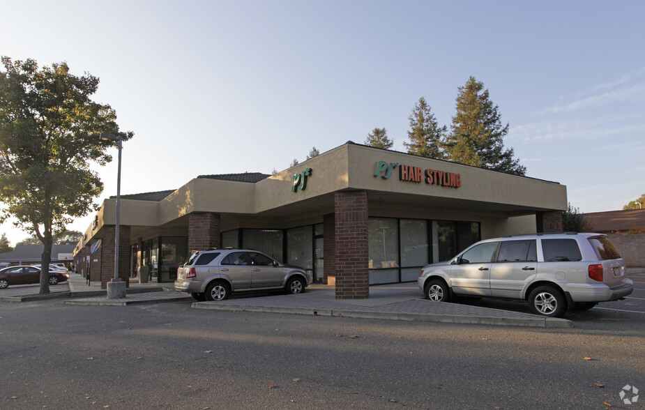 995 Oliver Rd, Fairfield, CA à louer - Photo de l’immeuble – Image 2 sur 5