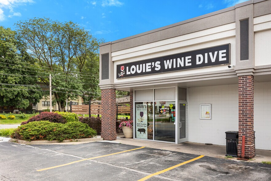 4040-4125 University Ave, Des Moines, IA à louer - Photo de l’immeuble – Image 3 sur 15