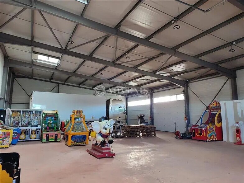 Industriel/Logistique dans Pézenas à louer - Photo de l’immeuble – Image 3 sur 4