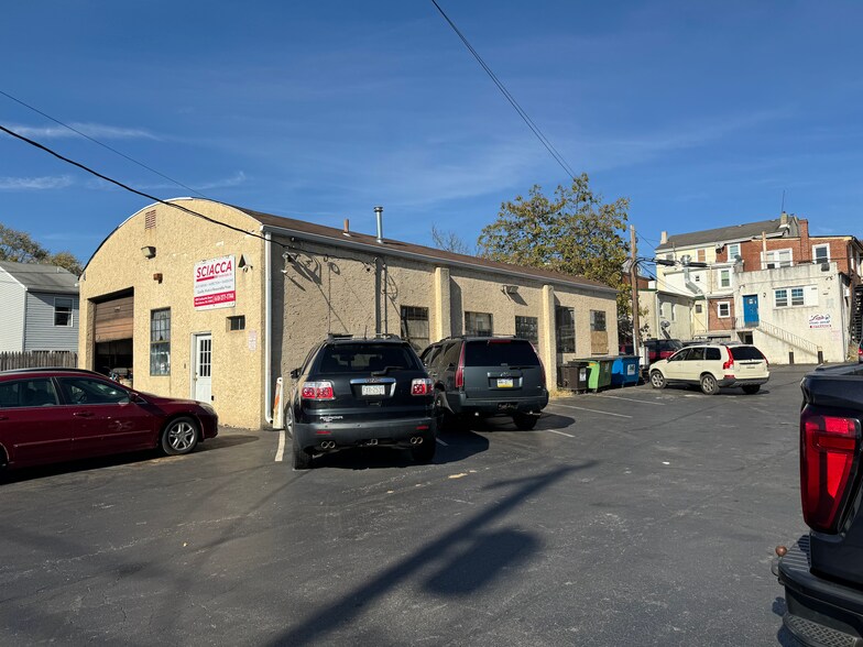 409 E Lafayette St, Norristown, PA à vendre - Photo de l’immeuble – Image 3 sur 6