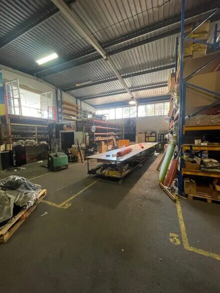 Industriel/Logistique dans Carros à louer - Photo de l’immeuble – Image 3 sur 14